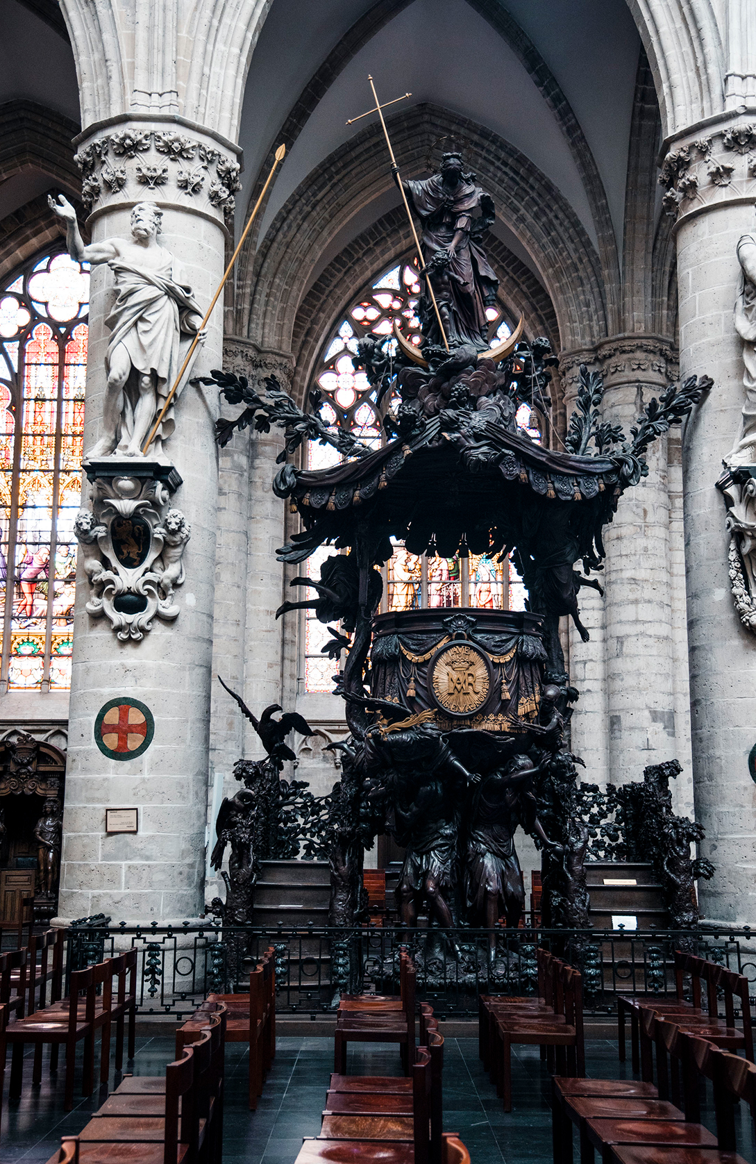 Que voir à Bruxelles le _temps d'une journée ?_A PAS DE DINO_La Cathédrale Saints Michel et Gudule​_3