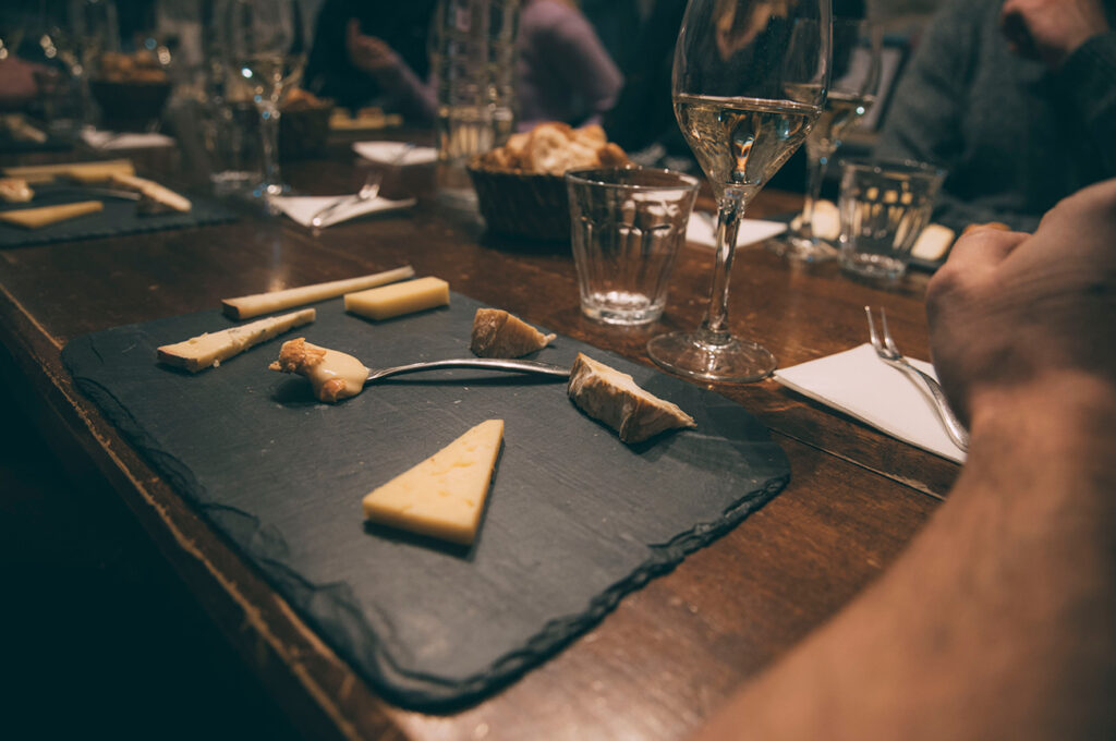 Une dégustation accords fromages et vins