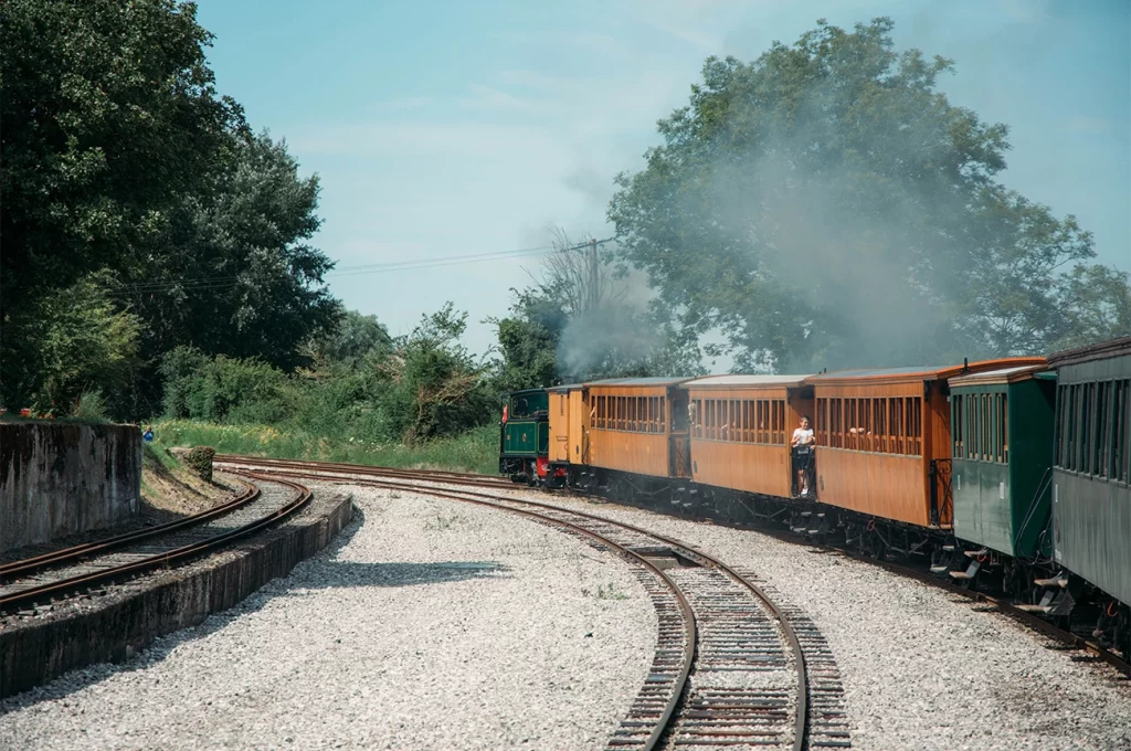 Monter à bord du train à vapeur de la Baie de Somme