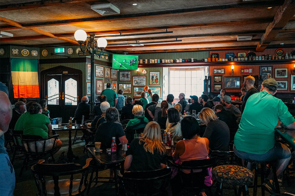 Première étape : coupe de rugby au Pub du coin