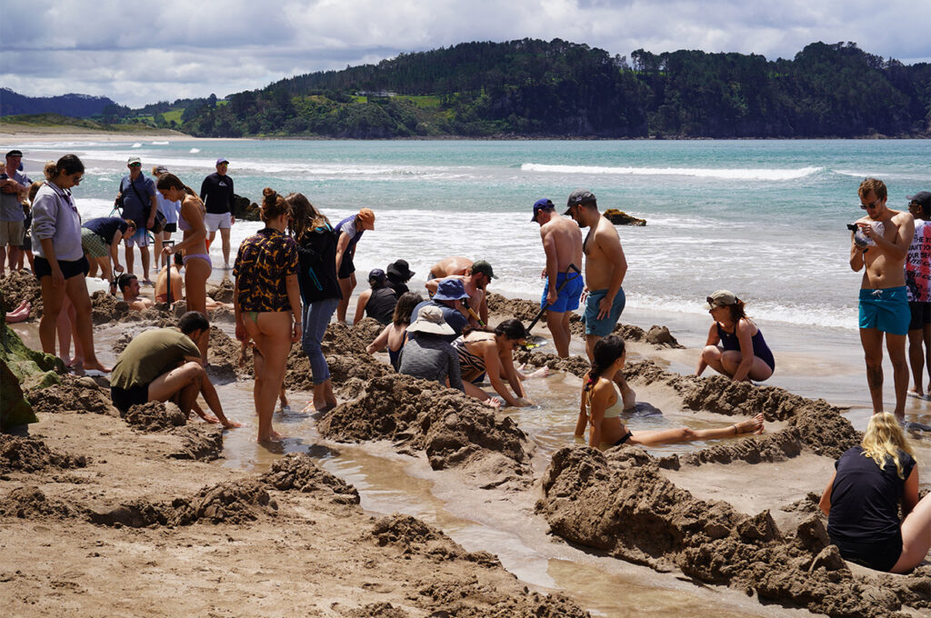 La plage la plus chaude : hot water beach