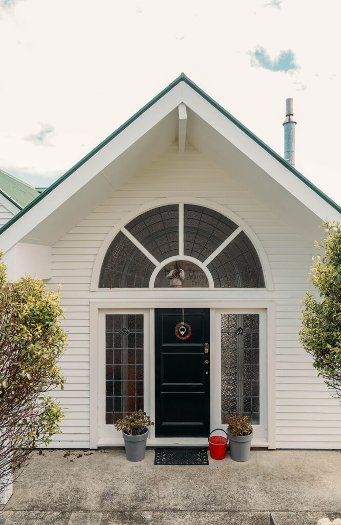 Arrivée dans une maison de beau quartier 2