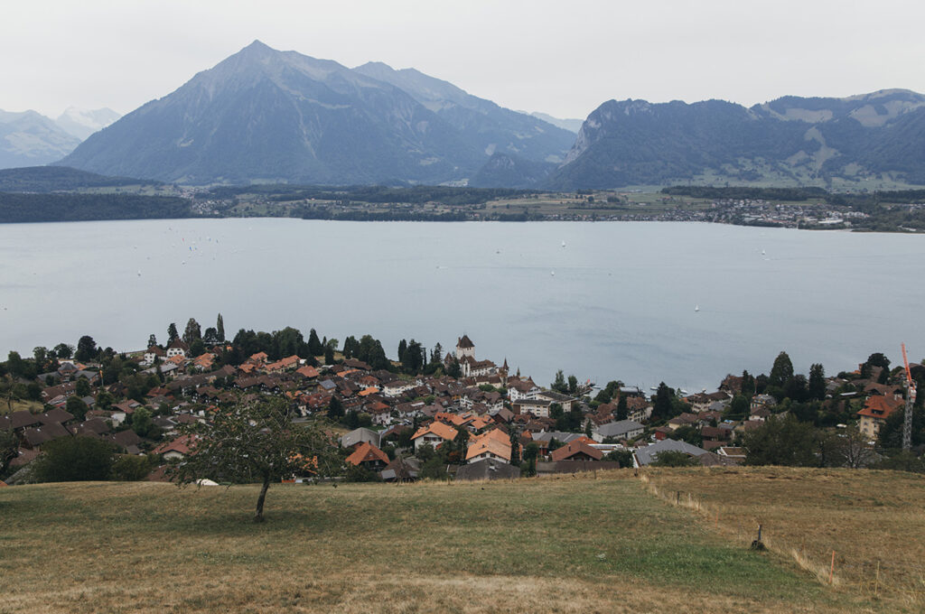 Week-end au lac de Thoune : les incontournables_SPIEZ_Emprunter un sentier cycliste ou de randonnée_vue