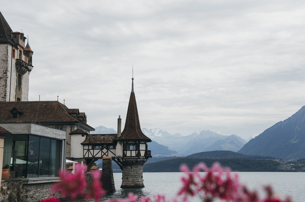 Week-end au lac de Thoune : les incontournables__Oberhofen_Le château Stifung Schloss Oberhofen_Fleurs