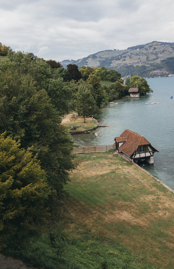 Week-end au lac de Thoune : les incontournables_SPIEZ_Se poser au bord du Lac de Thoune et s’y baigner 2