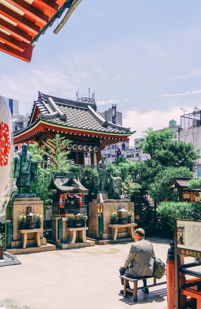 QUE FAIRE DANS LE QUARTIER DE UENO_Tokudaiji Temple, perdu au milieu d'un marché 1