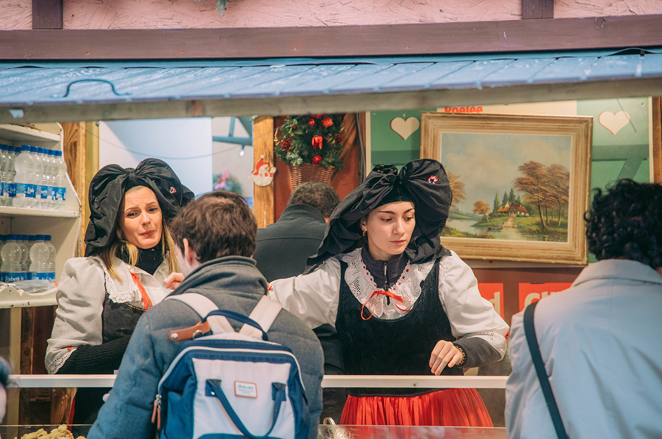 Colmar a noel que voir_Les marchés de noël de Colmar_Place des Dominicains 3