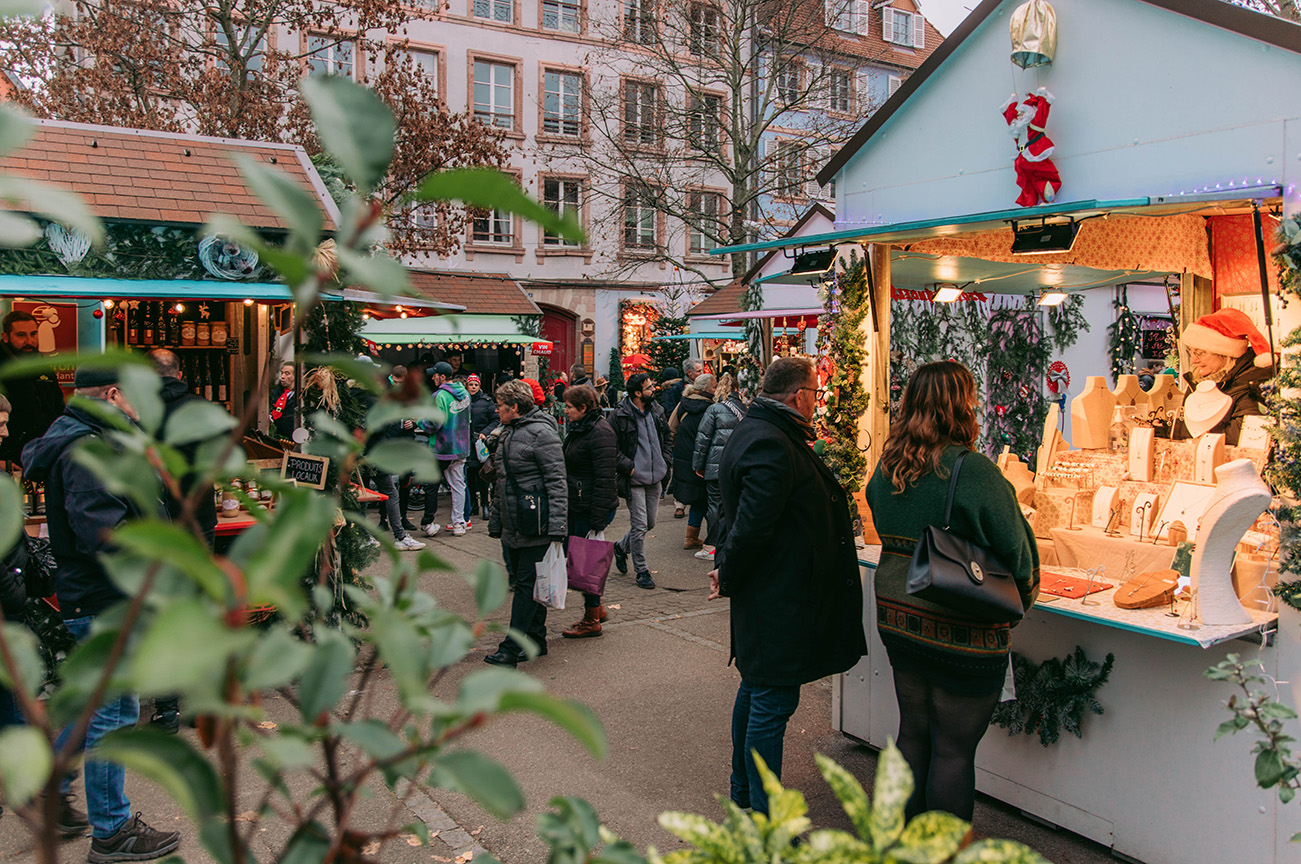 Colmar a noel que voir_Les marchés de noël de Colmar_Le marché de noël de la place Jeanne d’Arc 1
