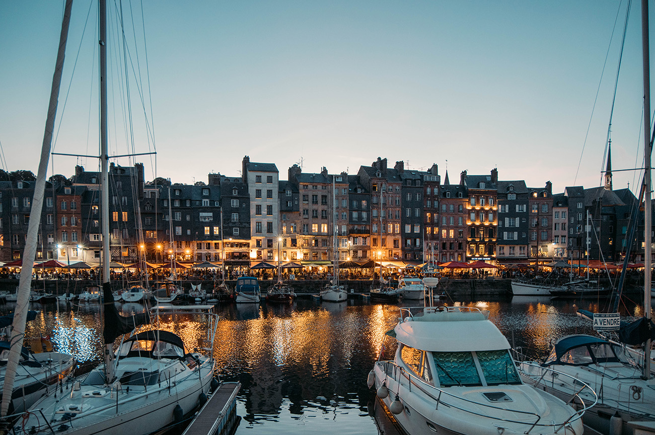 Une journée à Honfleur_Profiter des Lumières du Port à la Nuit Tombée