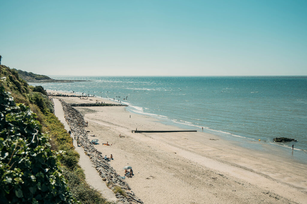 VILLERVILLE_Faire un petit plouf à la plage et veiller sur le retour de ses proches 3