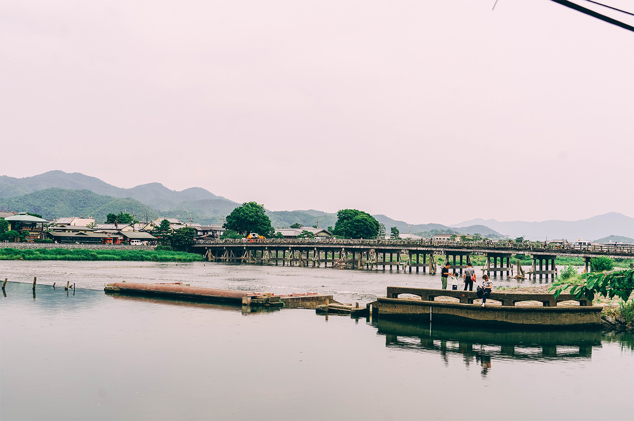 Que voir dans le quartier d'Arashiyama à Kyoto ?_Emprunter le Pont Togetsukyo