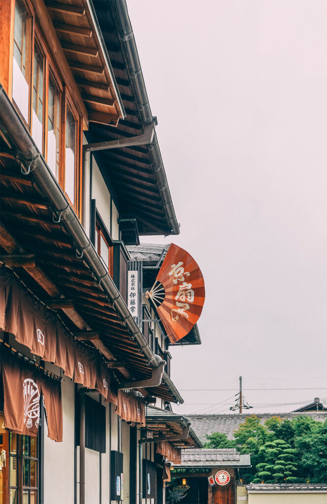 Que voir dans le quartier d'Arashiyama à Kyoto ?_Flâner dans la rue Tsukurimichicho et la Kimono Forest 1