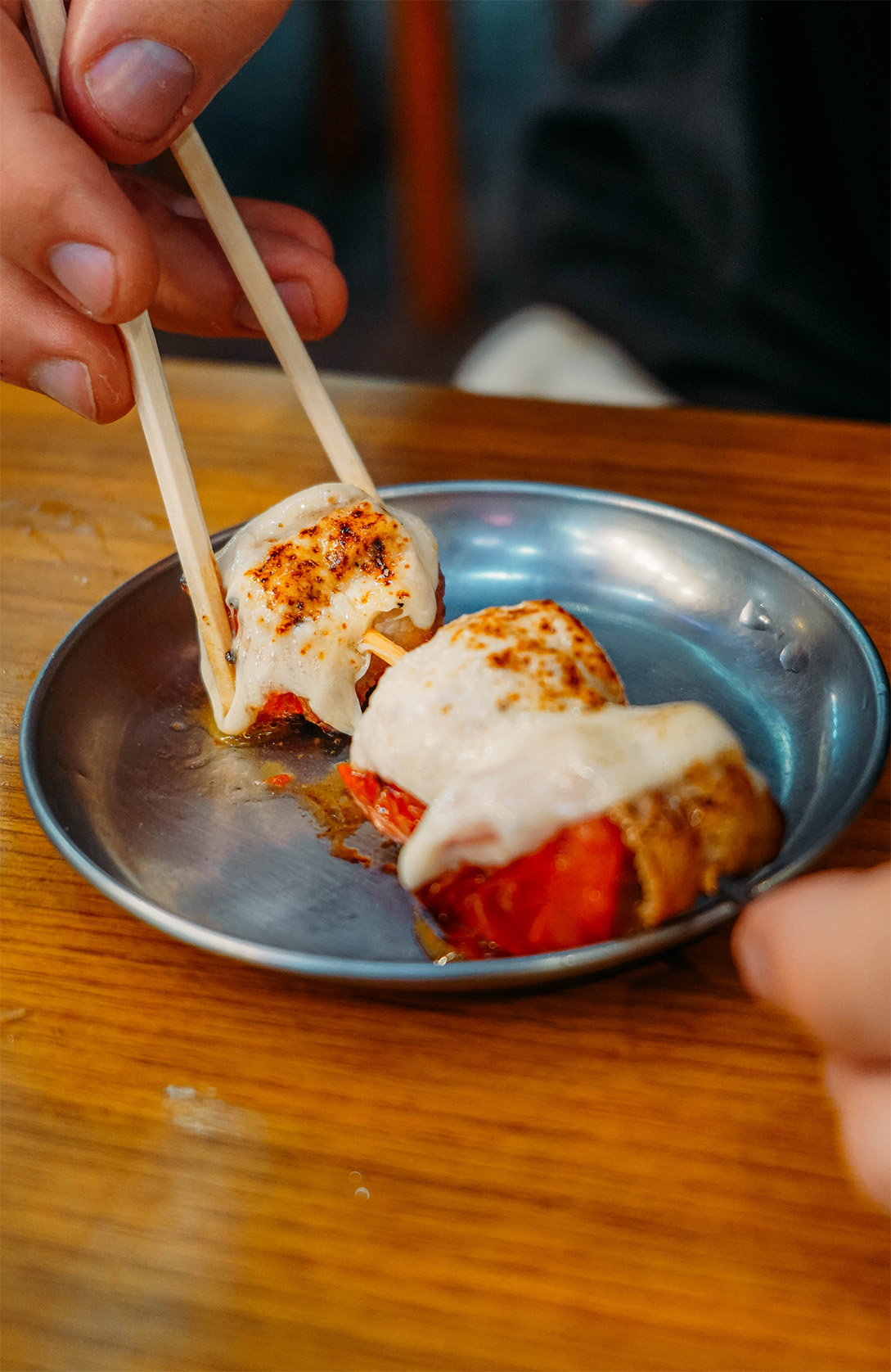 Que manger au japon, autre que des sushis et ramens ?_Yakitori : la brochette asiatique 2