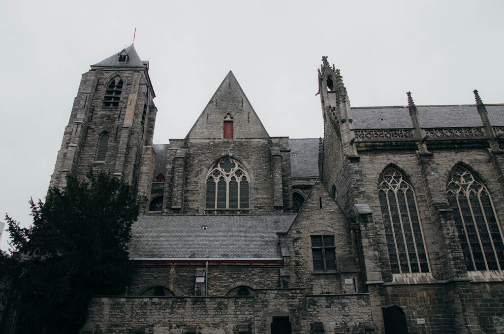Courtrai en un jour, les incontournables_L’église Notre-Dame et sa Chapelle des Comtes