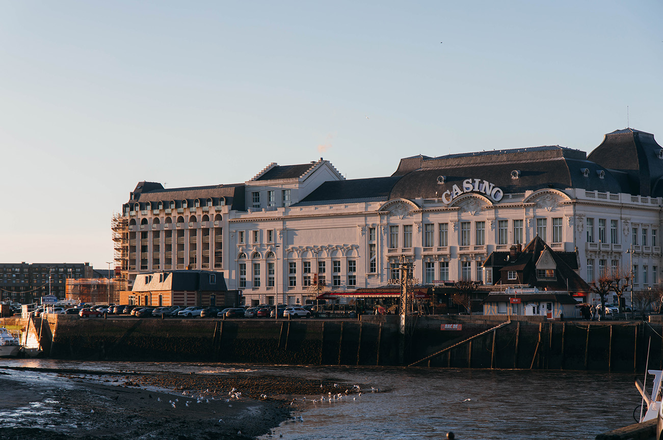 TROUVILLE_CASINO BARRIERE TROUVILLE_A PAS DE DINO_UN WEEK END A DEAUVILLE ET TROUVILLE