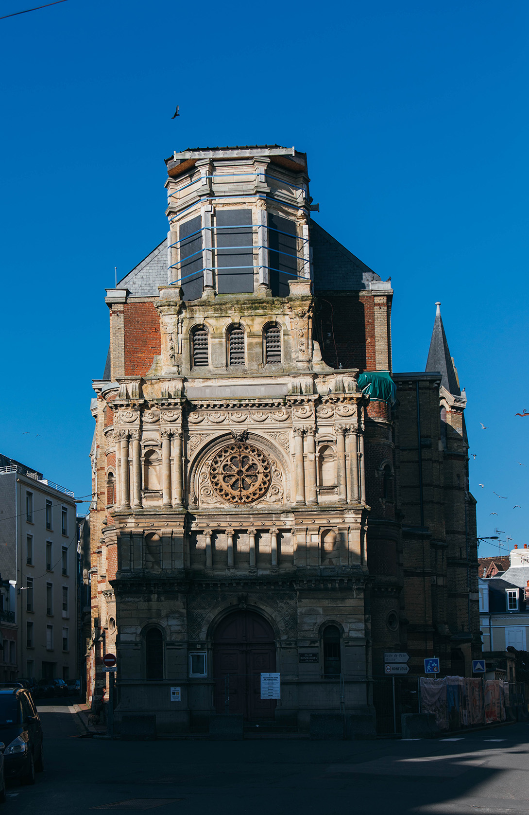 TROUVILLE_A PAS DE DINO_UN WEEK END A DEAUVILLE ET TROUVILLE_EGLISE