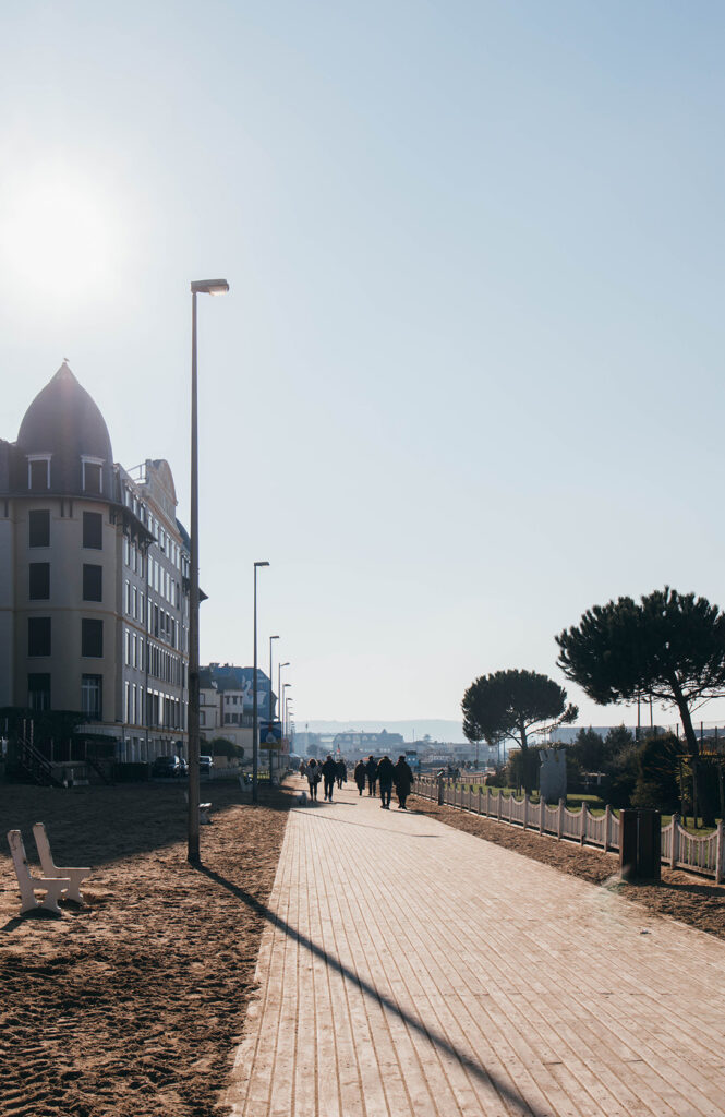 TROUVILLE_PROMENADE SAVIGNAC_A PAS DE DINO_UN WEEK END A DEAUVILLE ET TROUVILLE 2