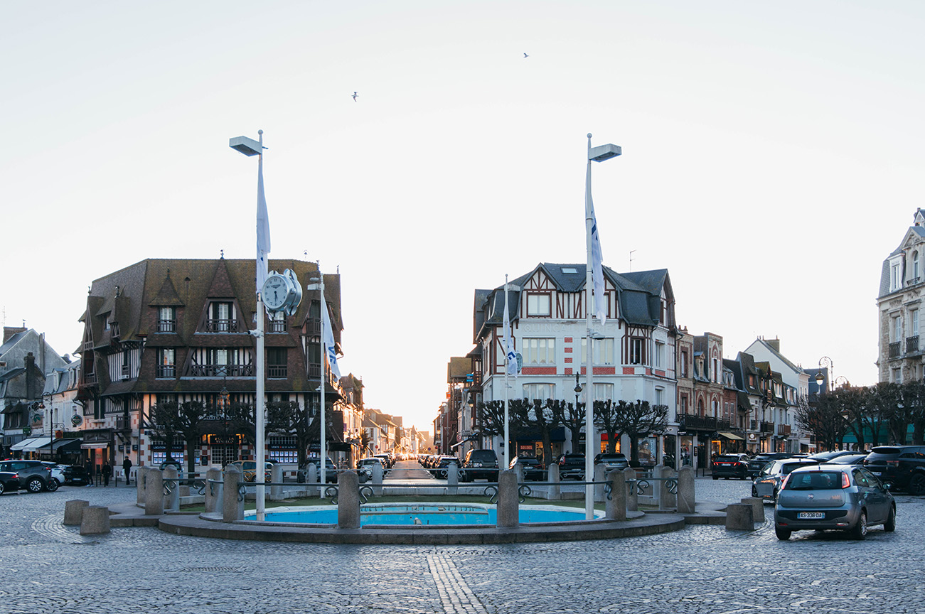 Un week-end à Deauville et Trouville_Place Morny_A pas de Dino