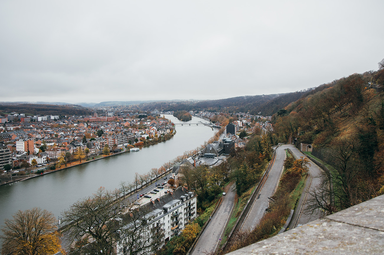 Que Faire à Namur le Temps d’un Week-End ? Mon Itinéraire sur 2 Jours_Se balader au bord de la Meuse​_APASDEDINO