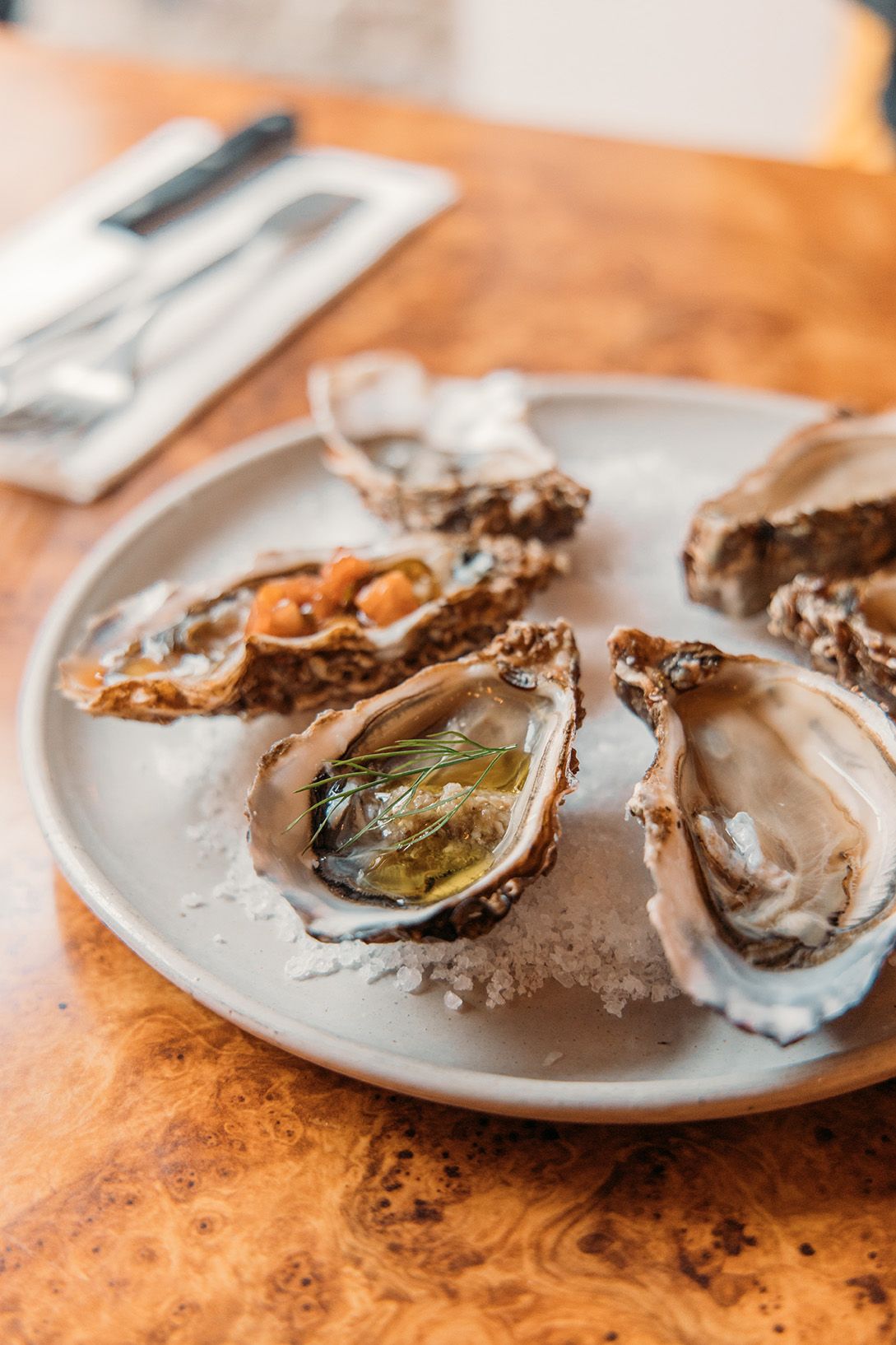 UNE JOURNÉE À HONFLEUR_OÙ MANGER À HONFLEUR_L'HUITRE BRULEE_A PAS DE DINO_3
