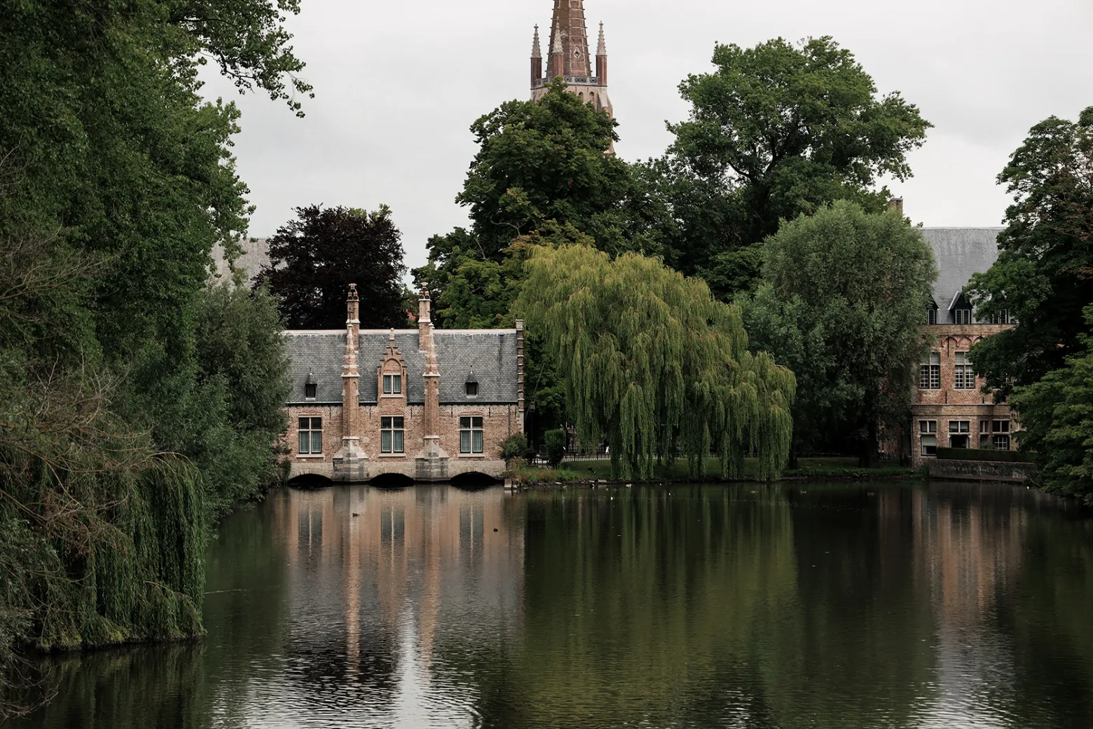 Week-end à Bruges : que faire en 3 jours ?_Prendre l'air à la place de la vigne (Wijngaardplein)​​_A PAS DE DINO