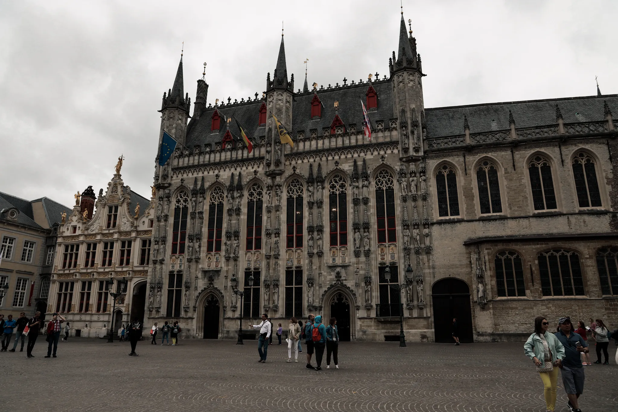 Week-end à Bruges : que faire en 3 jours ?_Se rendre à la place du Bourg​_A PAS DE DINO