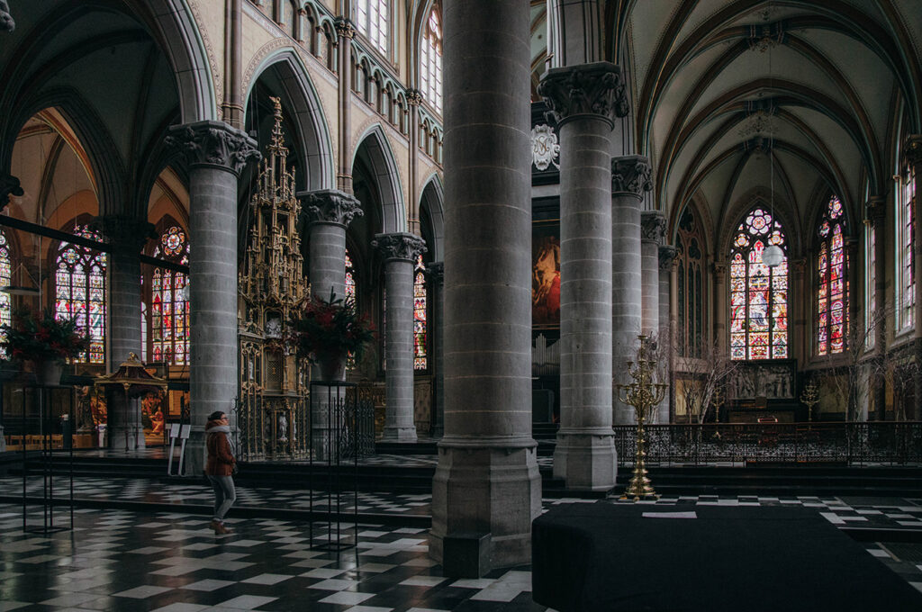 Courtrai en un jour, les incontournables​_EGLISE SAINT MARTIN_A PAS DE DINO_3