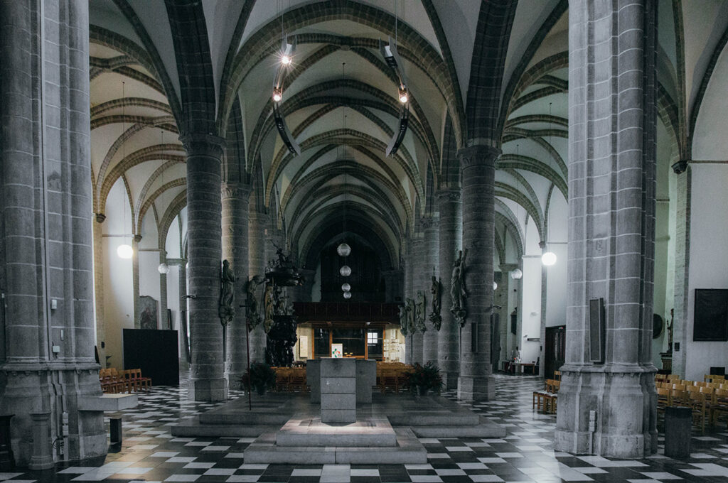 Courtrai en un jour, les incontournables​_EGLISE SAINT MARTIN_A PAS DE DINO_2