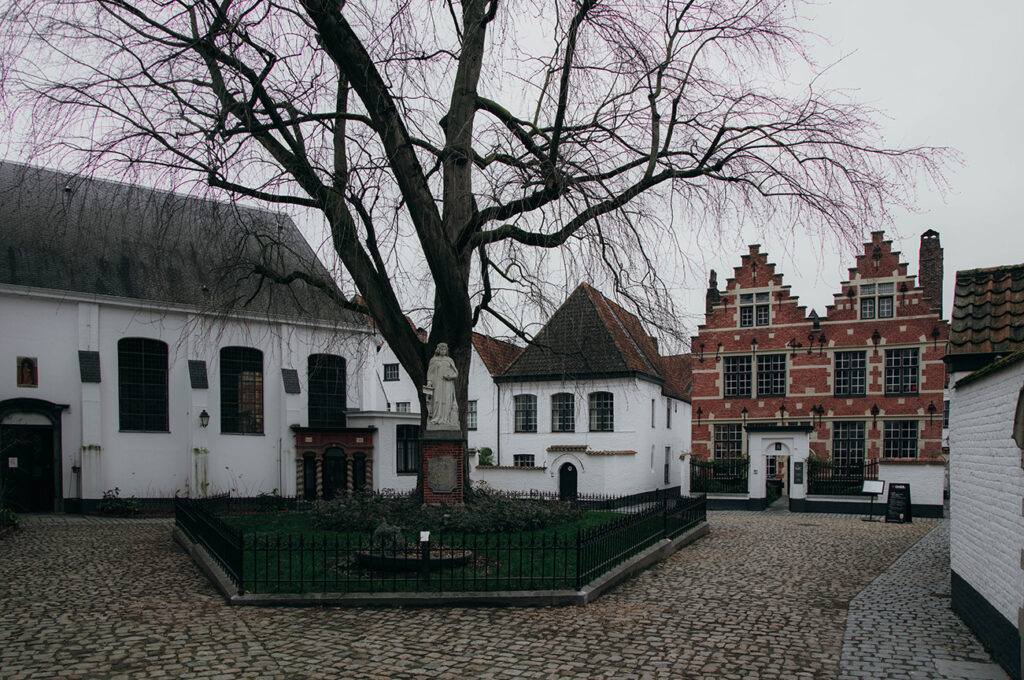Courtrai en un jour, les incontournables​_Errer dans le béguinage_A PAS DE DINO_3
