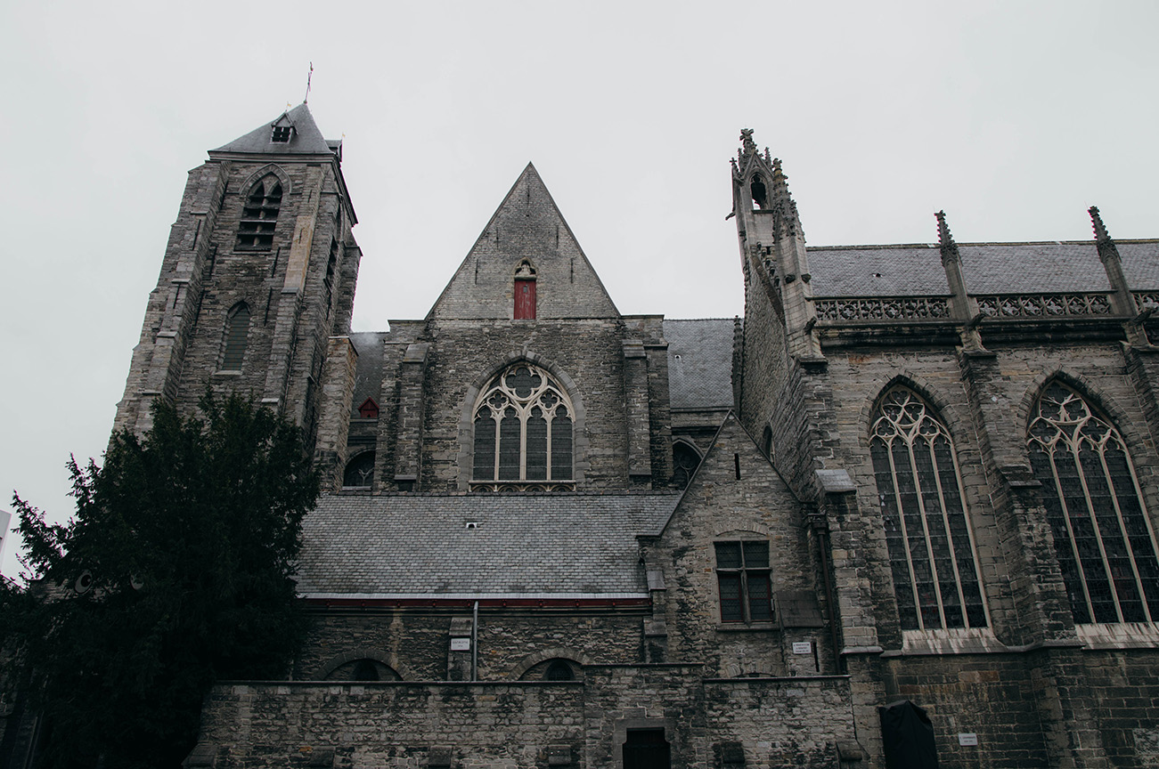 Courtrai en un jour, les incontournables​_L’église Notre-Dame et sa Chapelle des Comtes_A PAS DE DINO