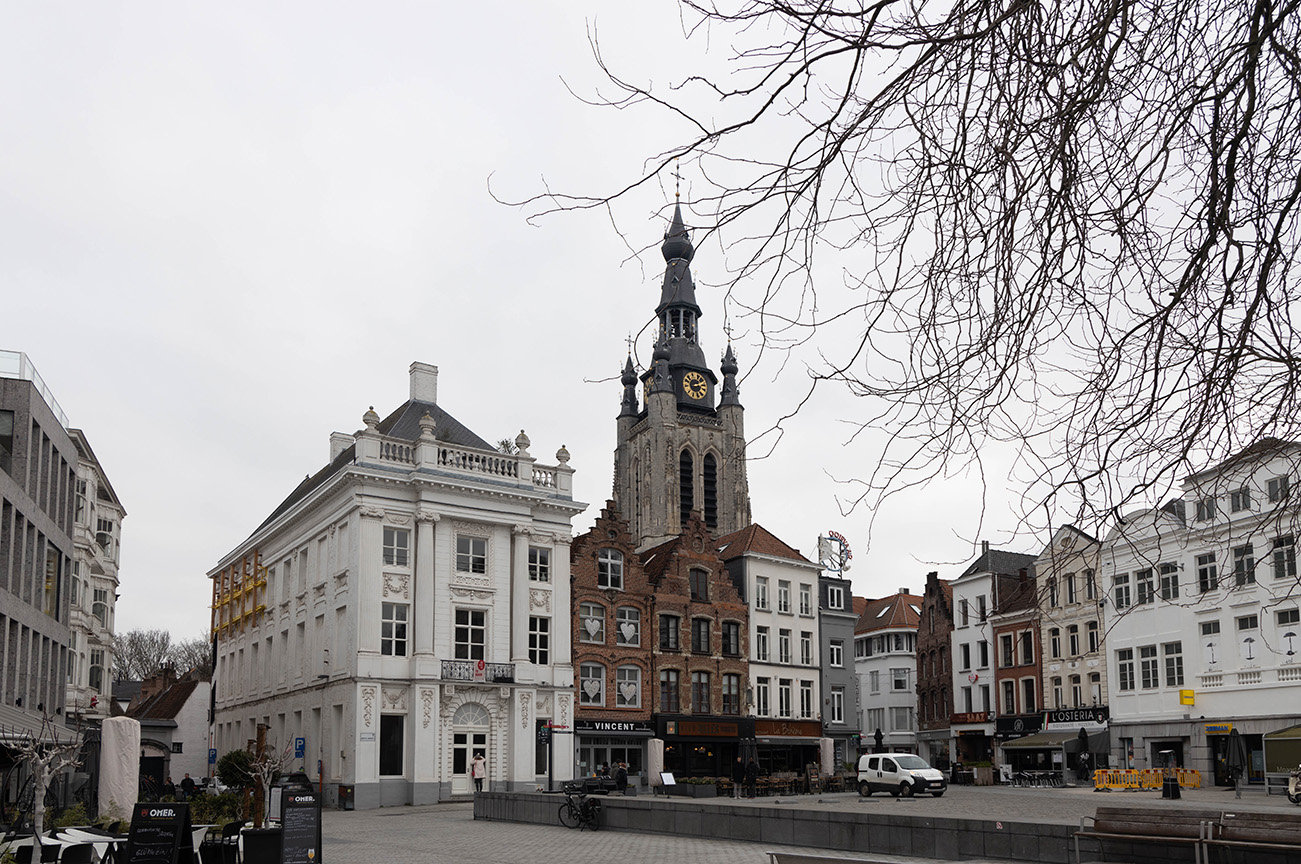 Courtrai en un jour, les incontournables​_Déambuler dans le centre-ville de Courtrai et la Grand-Place_A PAS DE DINO