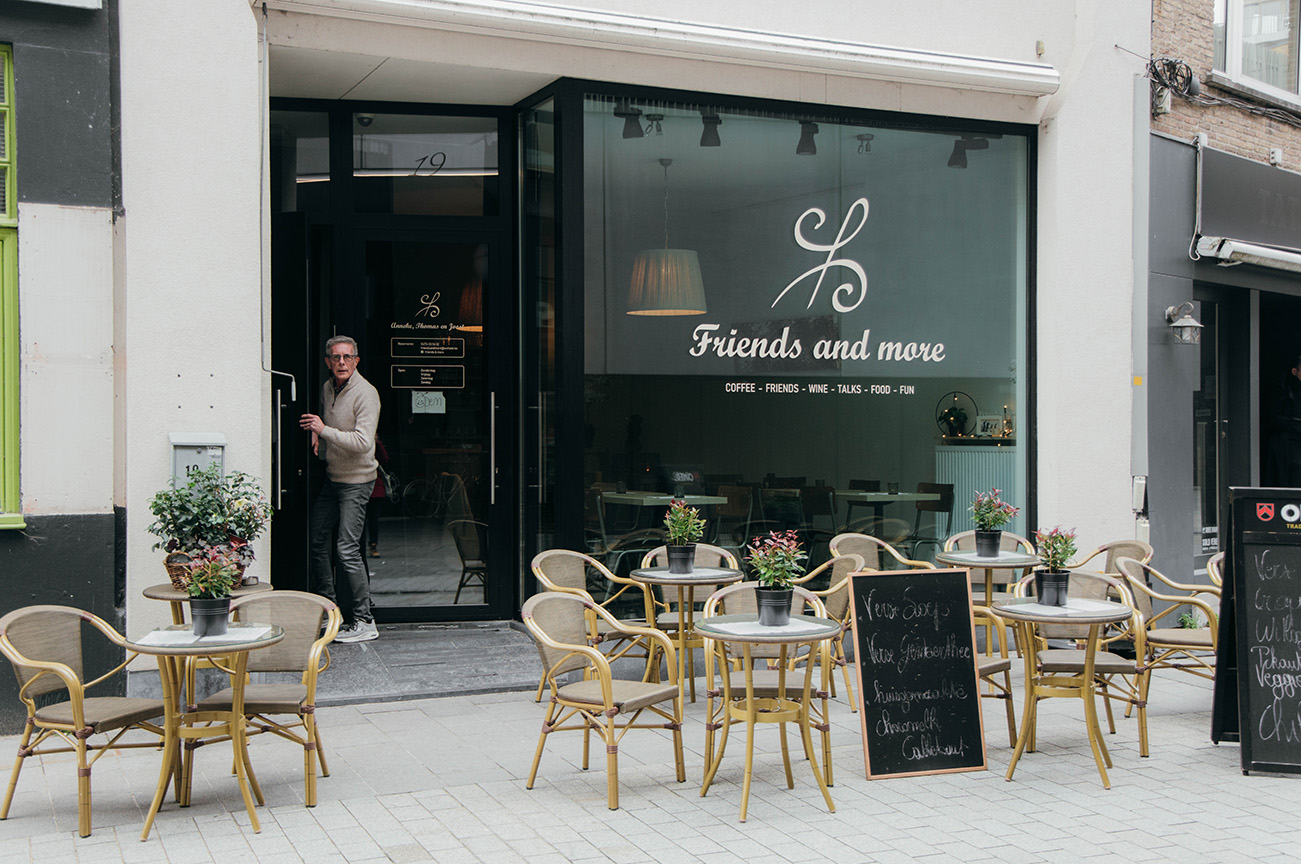 Courtrai en un jour, les incontournables​_Ou manger à courtrai_Friends and more​_A PAS DE DINO