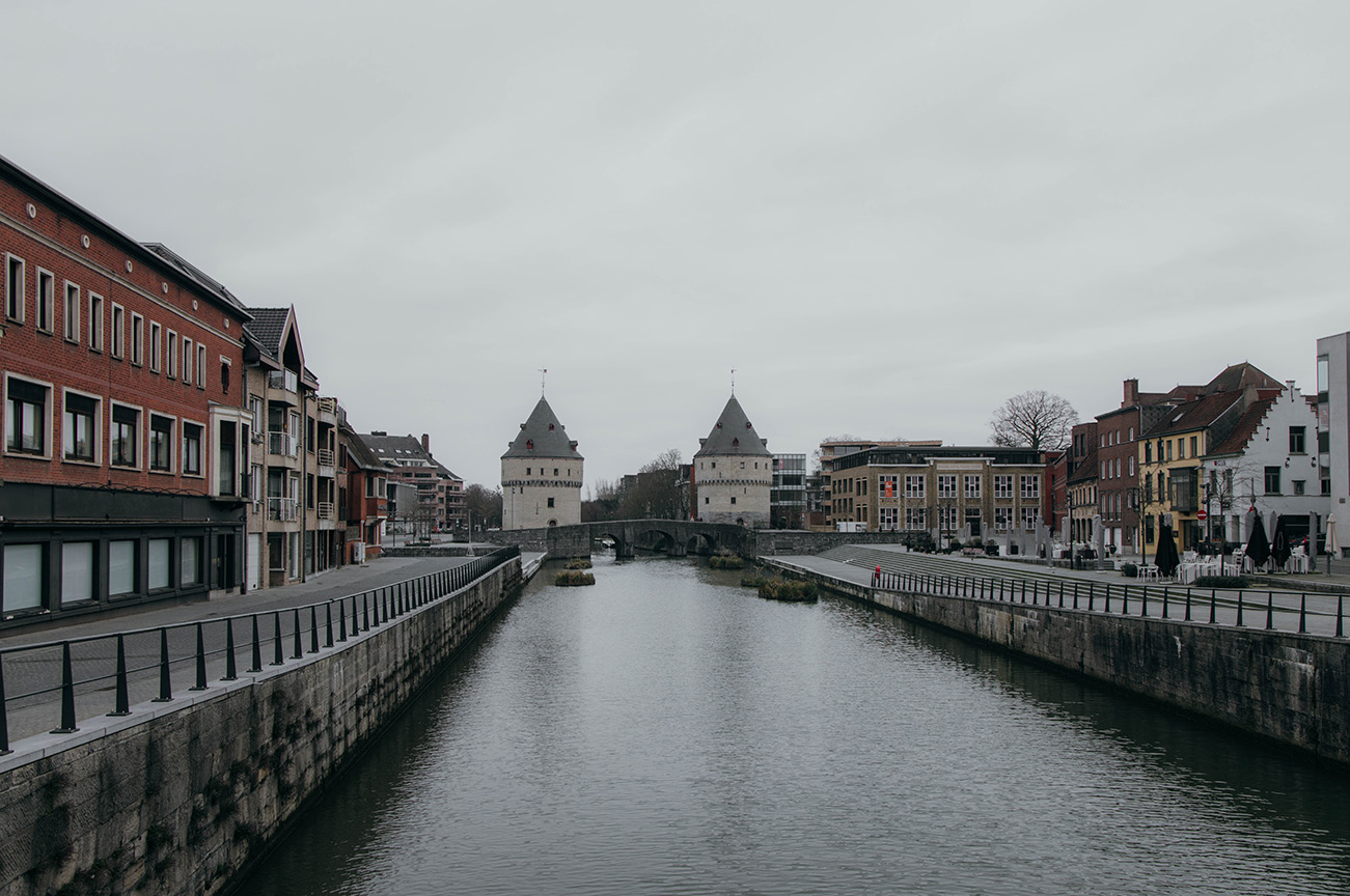 Courtrai en un jour, les incontournables​_Longer la Lys et admirer les Tours du Broel​_A PAS DE DINO