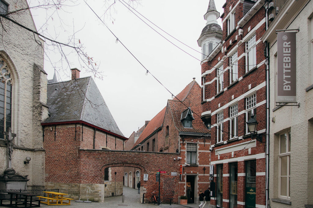 Courtrai en un jour, les incontournables​_EGLISE SAINT MARTIN_A PAS DE DINO_7