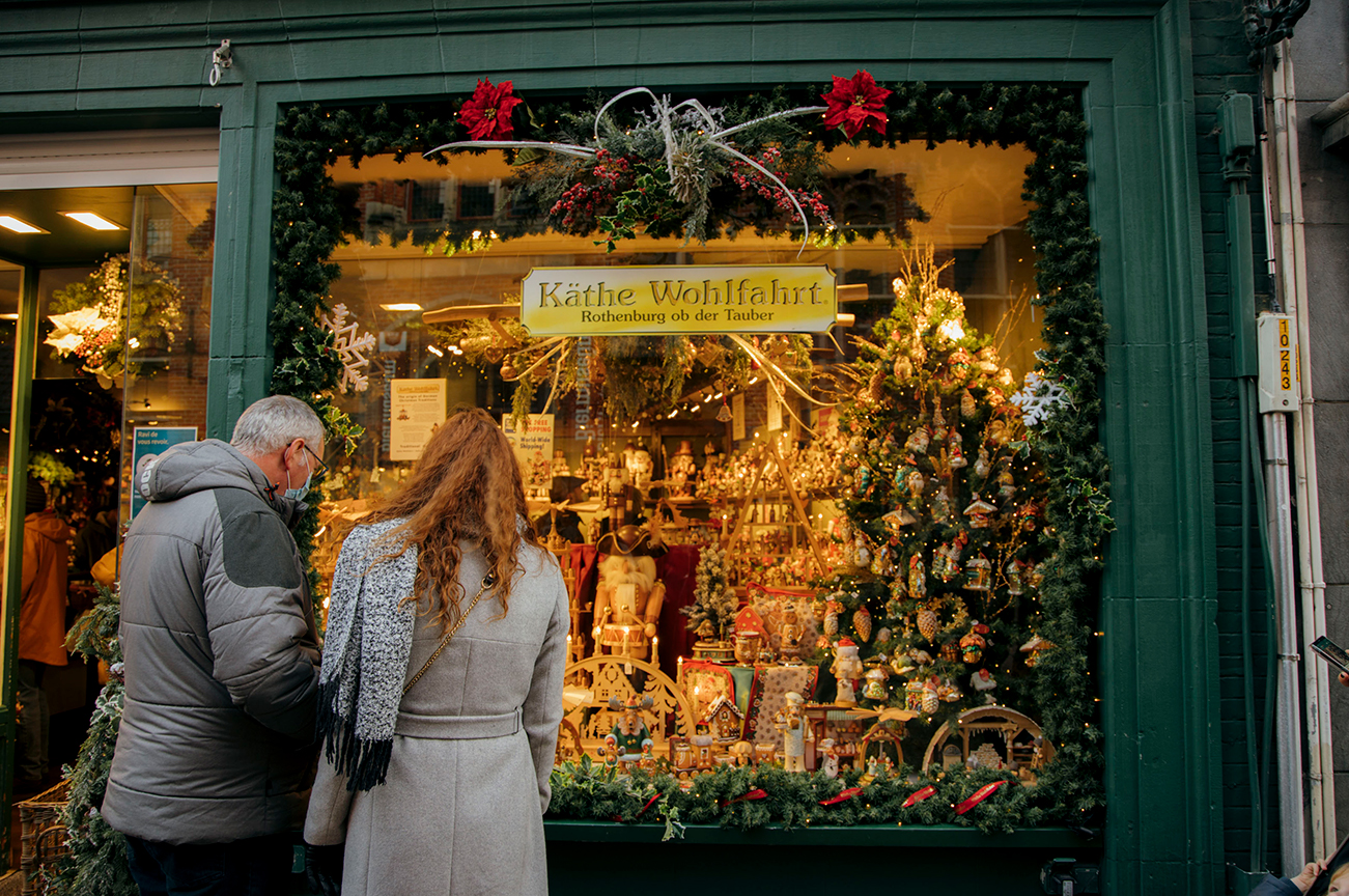 Une journée de Noël à Bruges_S'extasier devant les vitrines des magasins de décorations de noël​_PAS DE DINO
